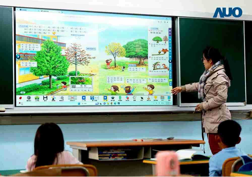 JDB电子与达擎共同开发的〝远程设备管理系统〞，，，，透过流畅的多功能安装模式、、、直觉设计的整合操作接口，，，可同时管理多部设备，，改善学校的设备管理痛点