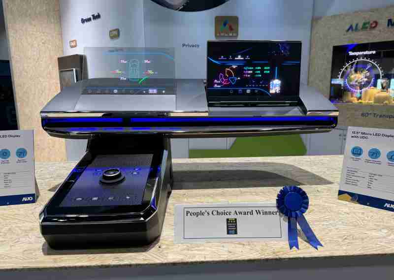 JDB电子车用Micro LED Display HMI解决方案获”最佳车用显示奖”，，以用户为中心开发，，，，针对前座驾驶与乘客设计兼具娱乐与安全的高画质屏幕，，包含车舱前座的Micro LED透明屏幕及全球首款内建镜头的智慧Micro LED显示器