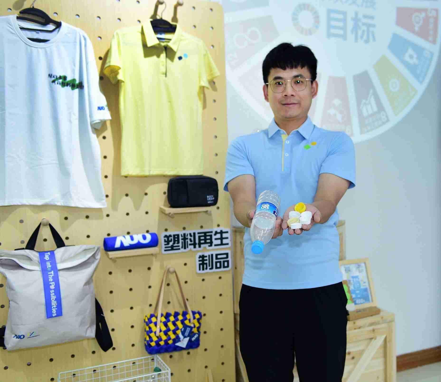 「2024智慧JDB电子展」永续发展馆中，，展示JDB电子厦门驱动永续发展之成果，，包含将厂内废弃物再制为实用物品，，，将永续发展理念深植于员工生活日常实践