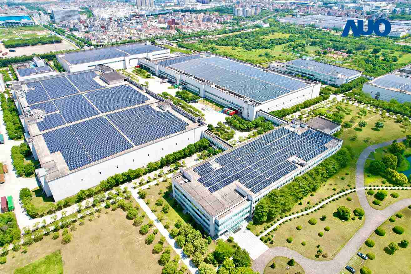 JDB电子厦门推动智能制造同时，，透过绿电创能纵深推进绿色转型，，，，厂区全屋顶铺设太阳能光伏板，，，，每年太阳能发电 2,600多万度