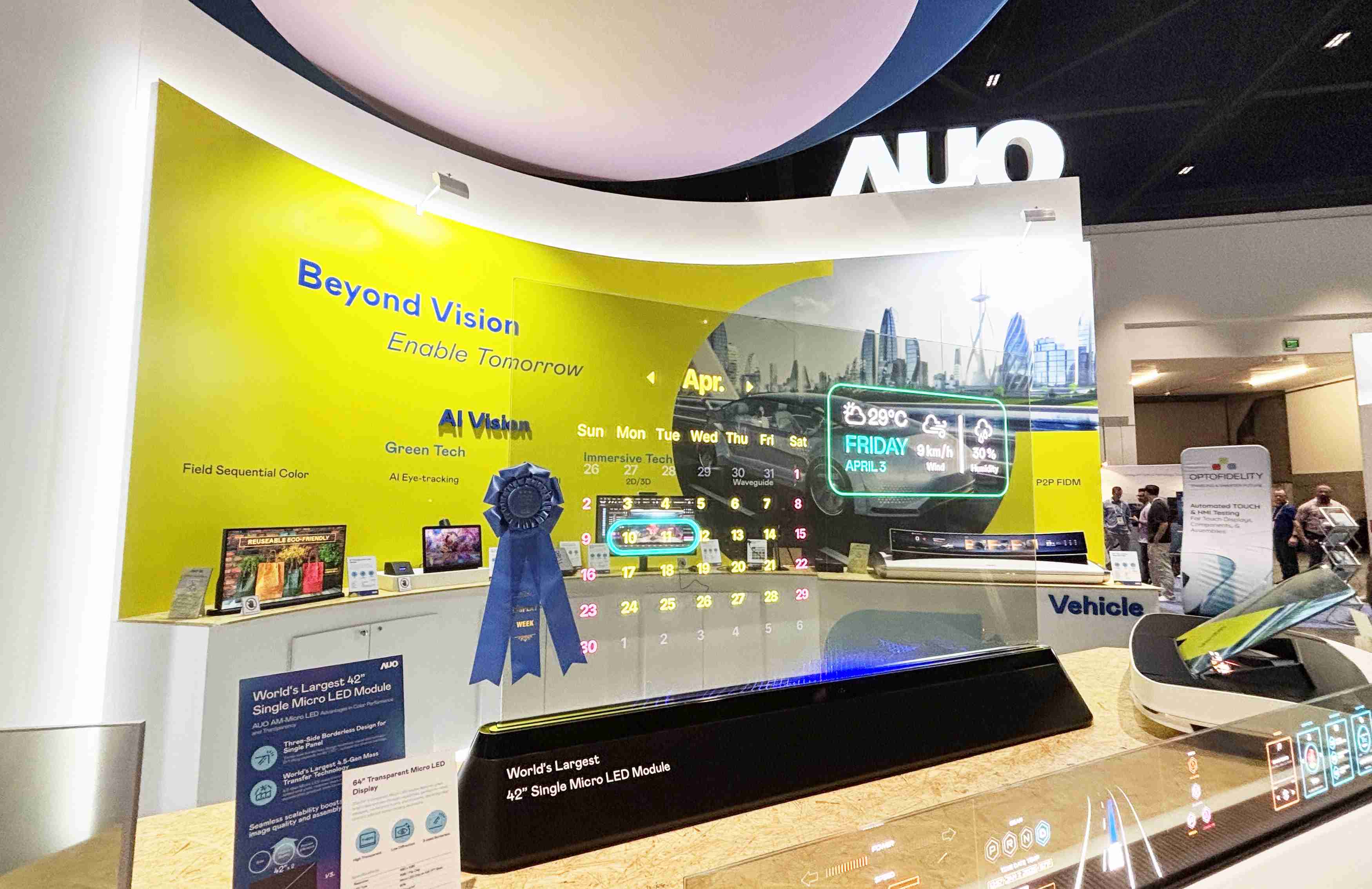 JDB电子64吋透明Micro LED显示器获〝最佳Micro LED技术应用奖〞，，，其绝妙的透明穿透特性，，，同时具备1,000 nits的高亮度表现，，，并透过精细的无缝拼接延伸，，可依需求灵活应用于多元场域，，，展现出Micro LED显示技术划时空的无限潜力